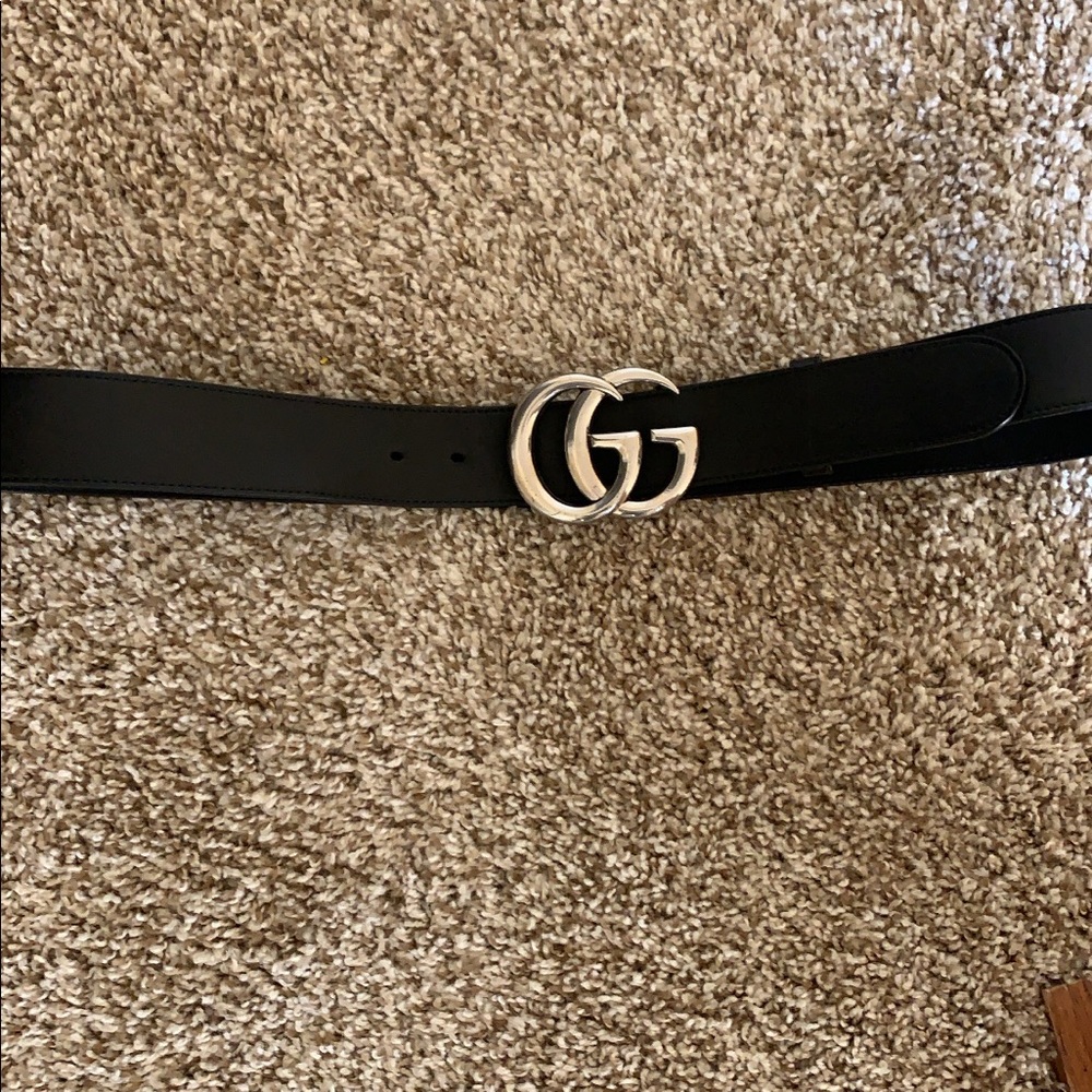 Gucci leather belt with double G buckle.